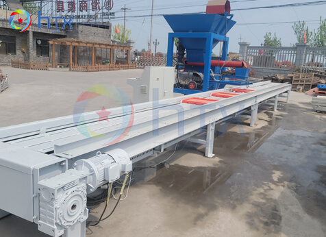 Semi-auto machine for wall fence panel making